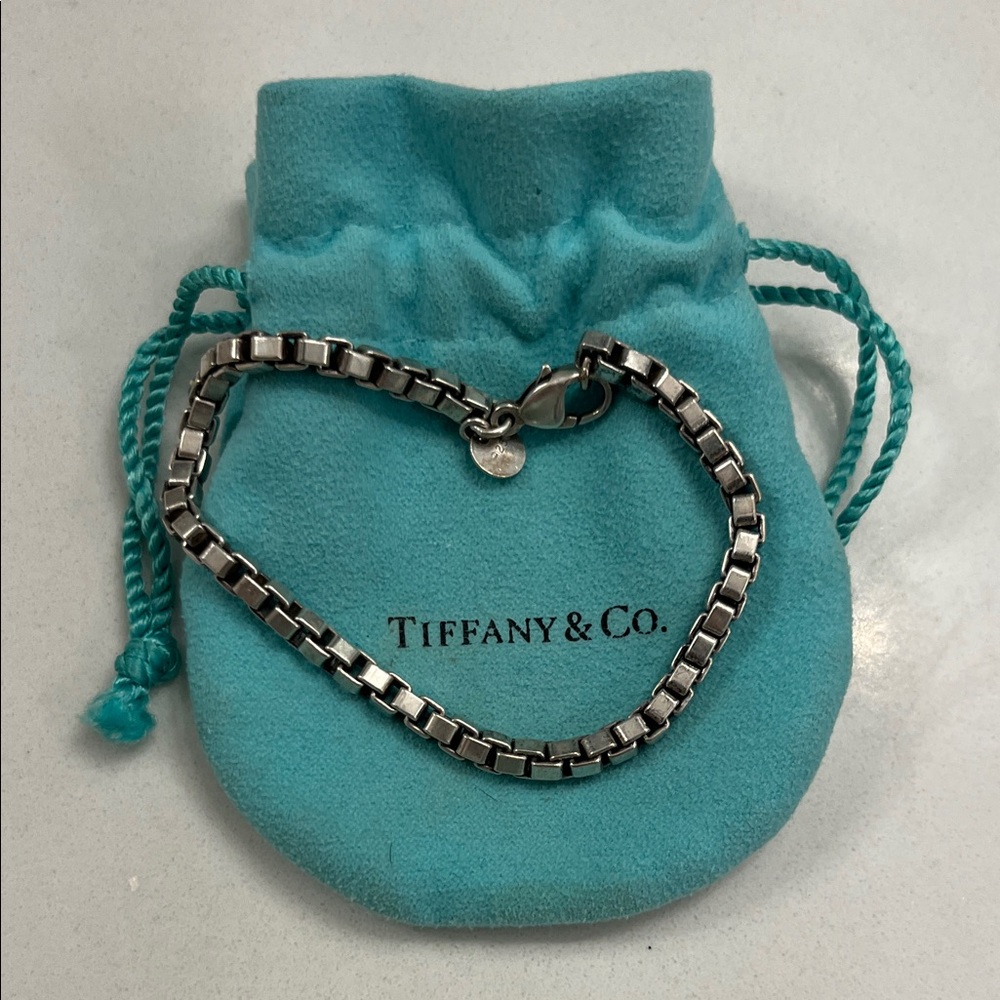 Tiffany & Co. Venetian link Silver Chain Bracelet with Teal Pouch